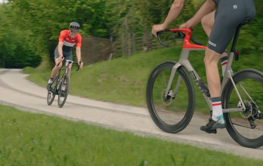 Video: Konečne presn&yacute; test &ndash; str&aacute;ca aero bicykel v kopcoch?