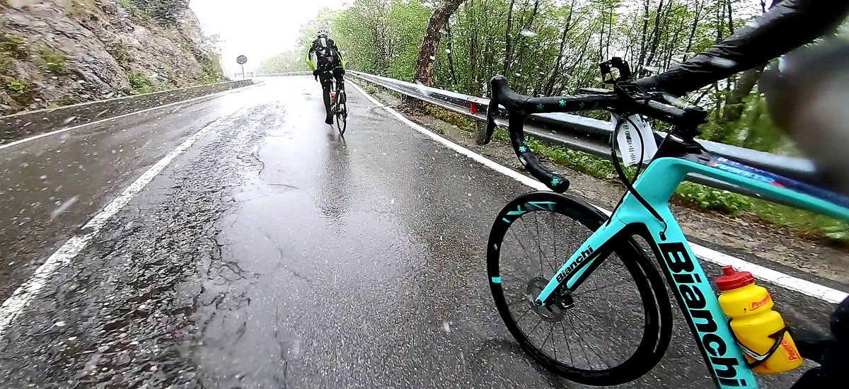 Moje prv&eacute; cestn&eacute; preteky - extr&eacute;mne podmienky na Gran Fondo Felice Gimondi
