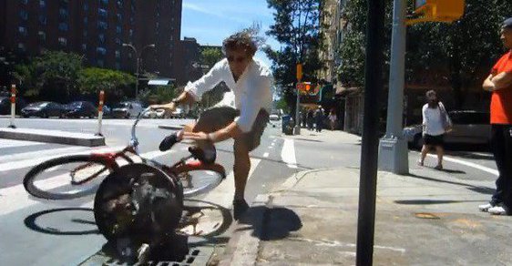 Keď sa mus&iacute; jazdiť v cyklistickom pruhu