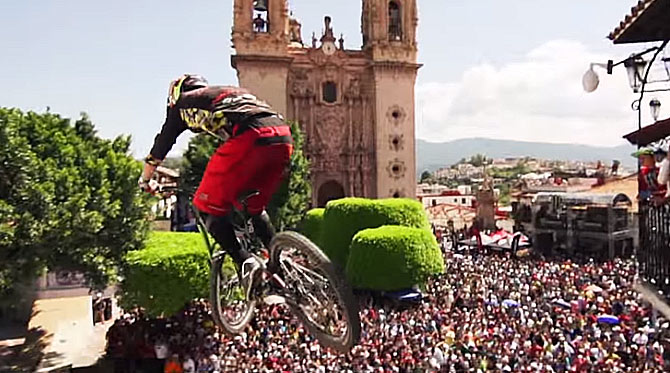 City Downhill World Tour 2016 op&auml;ť aj so zast&aacute;vkou v Bratislave