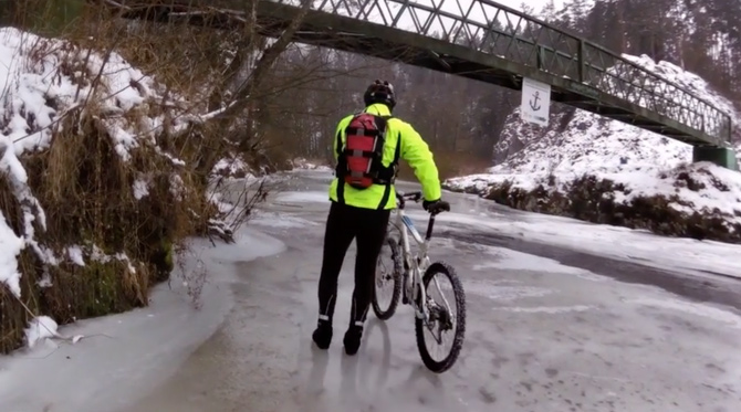 Video: Prielom Horn&aacute;du na bicykli