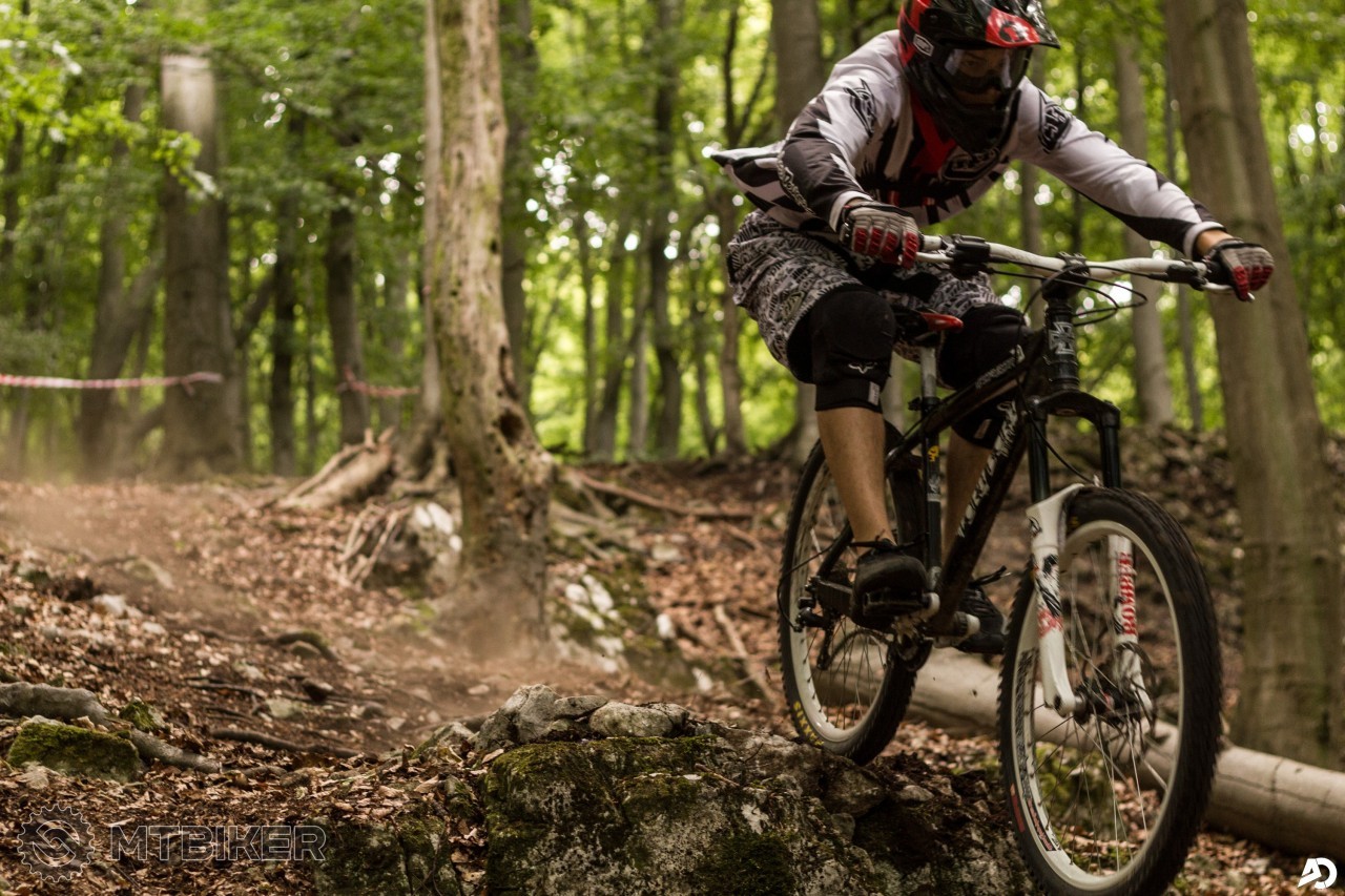 Downhill v Plaveckom Mikul&aacute;&scaron;i 18.7.2015 - fotoreport