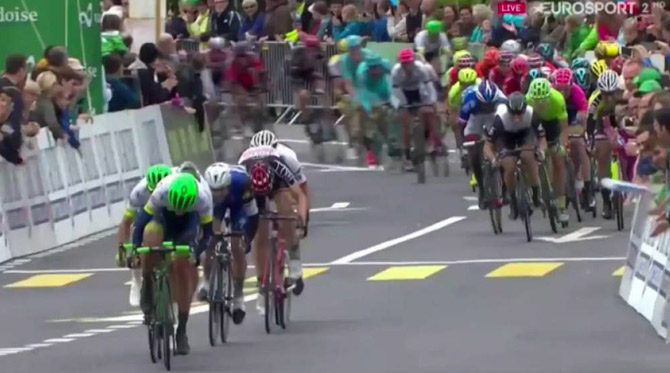 Peter Sagan v&iacute;ťazom 2. etapy na Okolo &Scaron;vajčiarska 