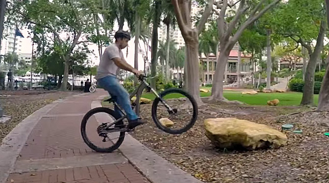 Ako poriadne sk&aacute;kať na celo odpruženom bicykli