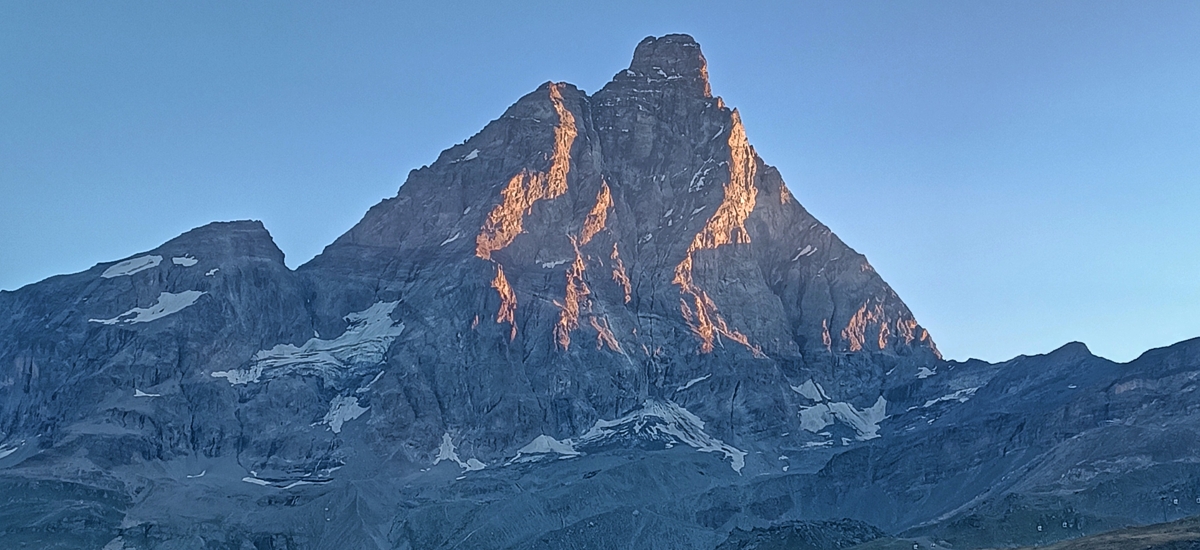 Trek popod Matterhorn &ndash; ikonick&uacute; pyram&iacute;du &Scaron;vajčiarska