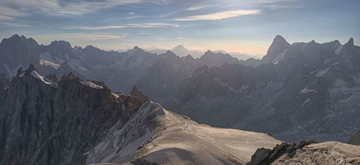 Aiguille du Midi &ndash; 3 842 m vysoko uprostred mas&iacute;vu Mont Blanc