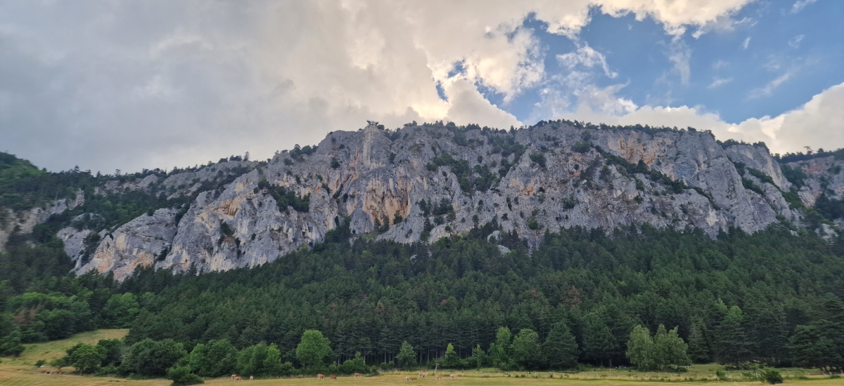 Hohe Wand &ndash; ferratov&yacute; a lezeck&yacute; raj naskok od hran&iacute;c