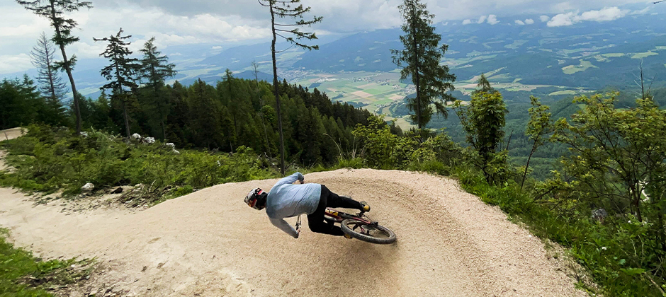Video: Ako vyzer&aacute; enduro kr&aacute;ľovstvo - bikepark Petzen