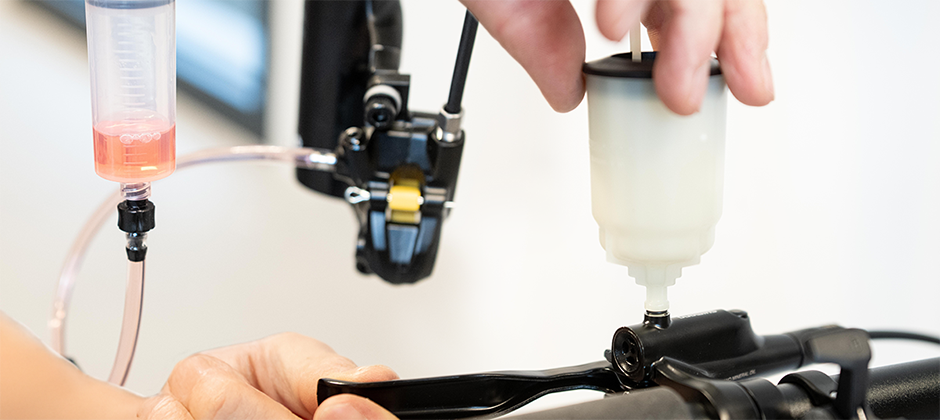 Staraj sa o svoj bike: odvzdu&scaron;nenie hydraulick&yacute;ch bŕzd Shimano