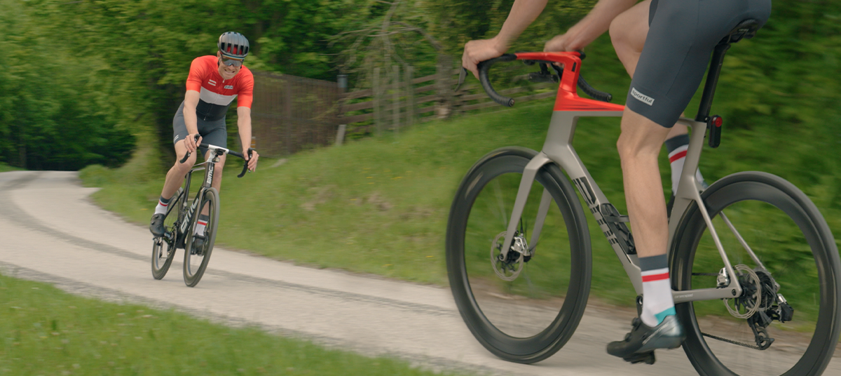 Video: Konečne presn&yacute; test &ndash; str&aacute;ca aero bicykel v kopcoch?