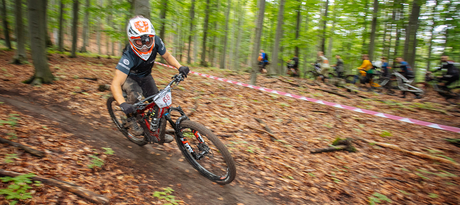 Video: Ebike v extr&eacute;mnych podmienkach - upr&scaron;an&eacute; enduro preteky