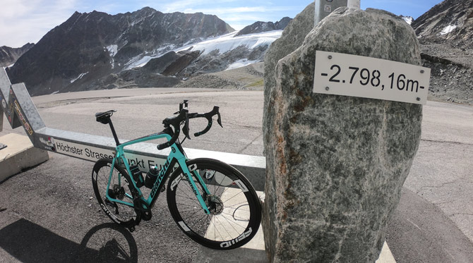Video: Najkraj&scaron;ie st&uacute;pania - &Ouml;tztaler Gletscherstra&szlig;e - 11 % priemer do v&yacute;&scaron;ky 2 800 m