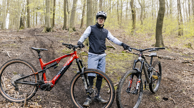 Video: S&uacute;boj ebike vs. klasika - prudk&eacute; st&uacute;panie v blate