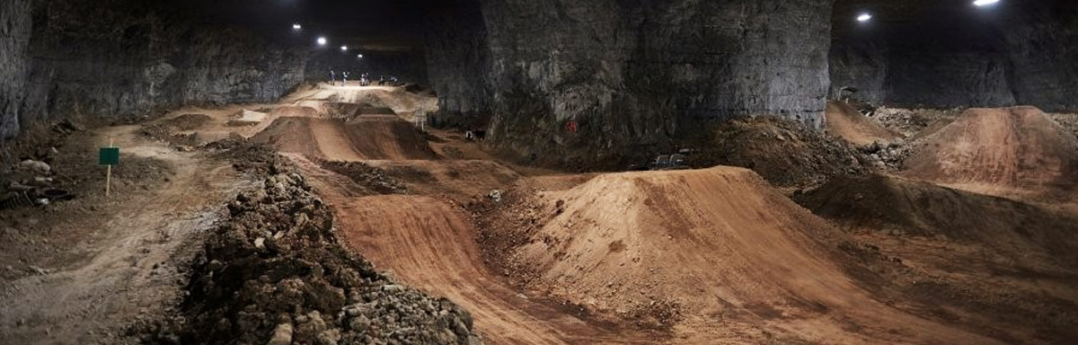 Mega Underground Bikepark 30 metrov pod zemou
