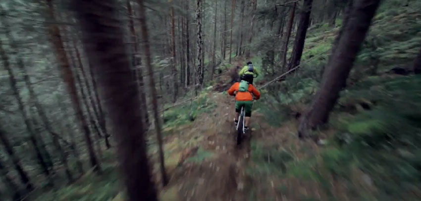 Namakan&eacute; MTB cestičky a pohodov&aacute; hudba ako bonus