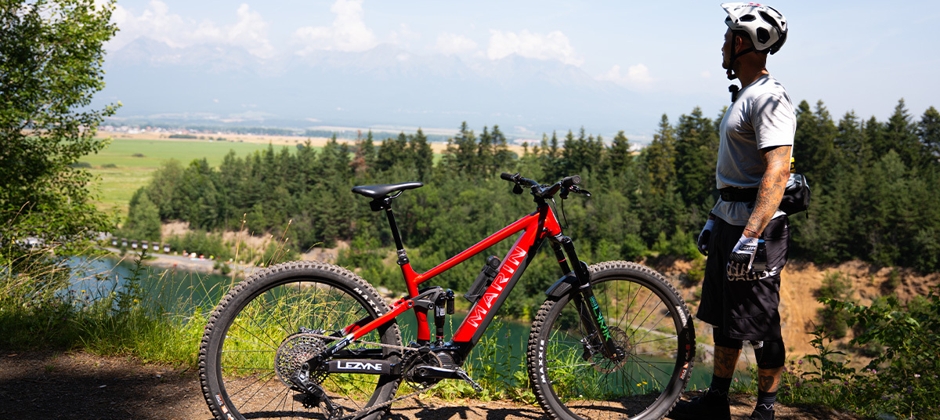 Video: Na akom bicykli jazd&iacute; majster sveta v triale?