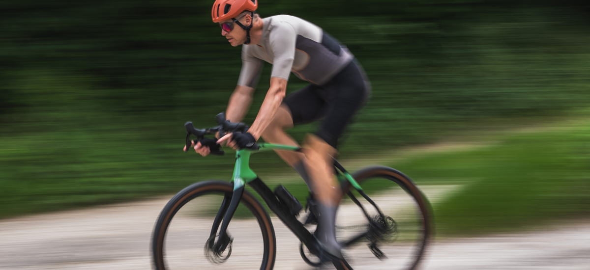 Silnej&scaron;&iacute;m a lep&scaron;&iacute;m cestn&yacute;m cyklistom vďaka gravel bicyklu