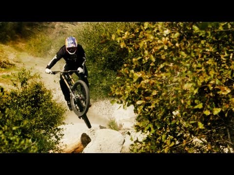 N&iacute;zko letiaci Aaron Gwin