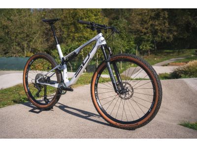 Superior XF 979 RC 29 kerékpár, gloss white/hologram black, szerkesztőségi kerékpár