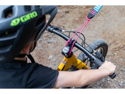 Shotgun rope for towing a bicycle