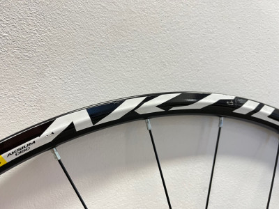 Mavic Aksium Disc INTL road braided wheels 2021 - removed from the bike
