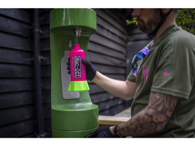 Muc-Off Bottle for Life + Punk Powder Sticla și set de praf pentru curățarea bicicletelor