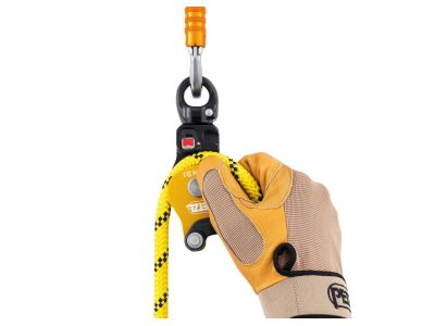Petzl SPIN S1 single-sided pulley with a swivel