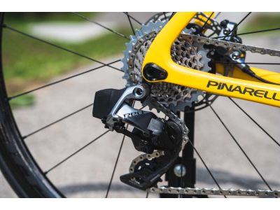 Pinarello Dogma F10 Disc eTap AXS Tour de France gelb