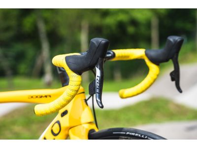 Pinarello Dogma F10 Disc eTap AXS Tour de France yellow