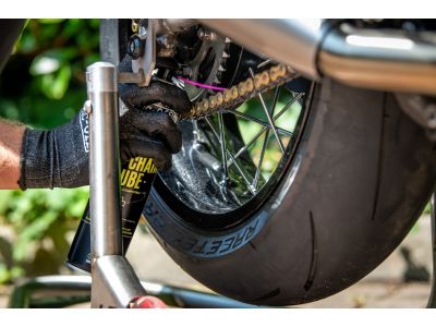 Muc-Off Motorcycle Dry Chain Lube ulei lubrifiant pentru lanț, 400 ml