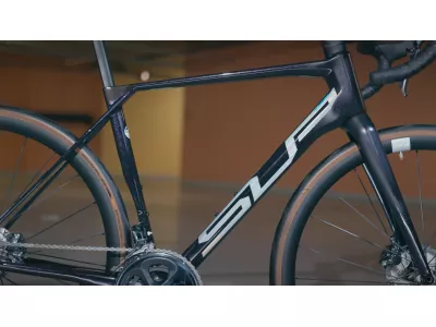Bicicletă Superior X-ROAD Team Issue, gloss black rainbow/hologram chrome