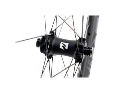 Set de roți din carbon Reynolds Blacklabel 46 Expert DB, frâne cu disc, axă solidă