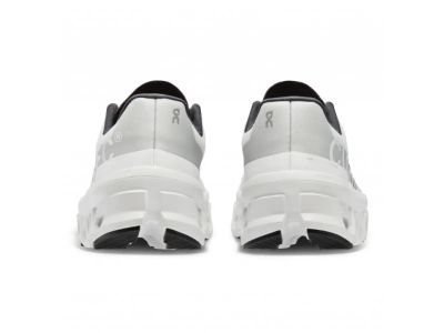 Na butach Cloudmonster, niebarwiona na biało/biało