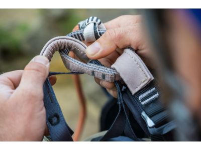 Petzl CORAX LT Geschirr, Dunkelgrau