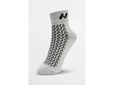 NEBBIA HI-TECH Crew-Socken mit N-Muster, hellgrau