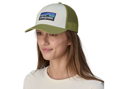 Șapcă Patagonia P-6 Logo LoPro Trucker Hat, alb cu verde catina