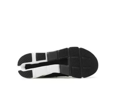 Na butach Cloudflyer 4, czarno-białe