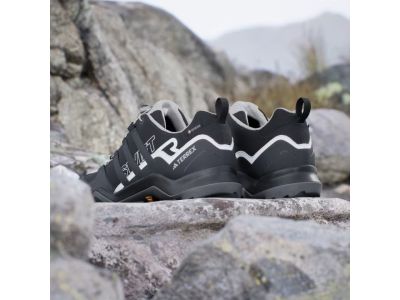 Adidas TERREX SWIFT R2 GORE-TEX női cipő, Core Black/Dgh Solid Grey/Lila árnyalat