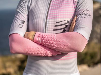 COMPRESSPORT ArmForce návleky, Ultralight Coral/Grey