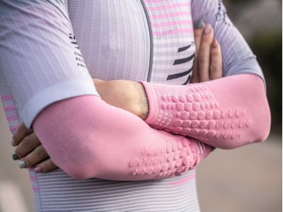 Ultralekkie rękawki COMPRESSPORT ArmForce, perska czerwień/płonąca pomarańcza