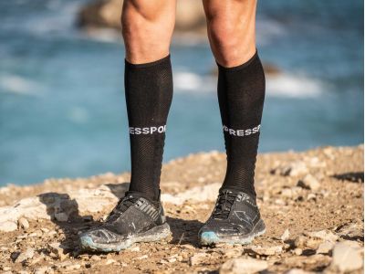 Șosete COMPRESSPORT Full Run pentru genunchi, negri