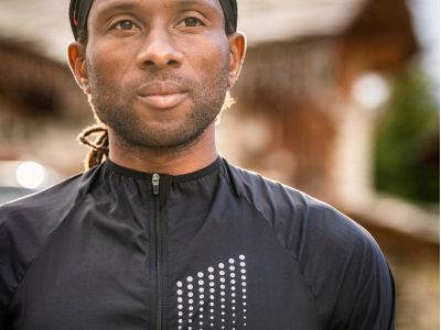 Jachetă COMPRESSPORT Hurricane Windproof, neagră