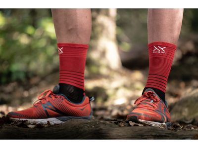 COMPRESSPORT Mid Compression zokni, fekete/piros