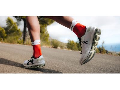 Șosete COMPRESSPORT Pro Racing v4.0 Run High, negru/roșu