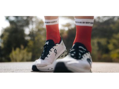 Șosete COMPRESSPORT Pro Racing v4.0 Run High, negru/roșu