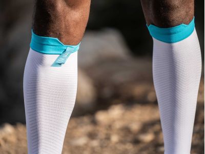 COMPRESSPORT R2 Oxygen návleky na lýtka, bílá