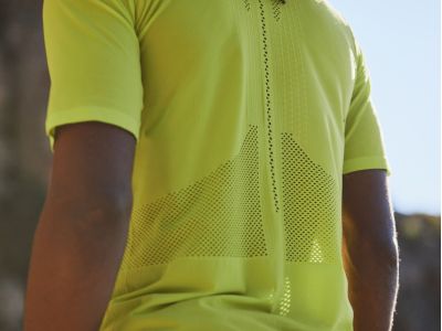 Tricou îndrăgit COMPRESSPORT Trail Half-Zip, alb