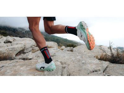 Șosete COMPRESSPORT Ultra Trail V2.0, negru/roșu