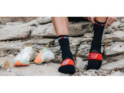 COMPRESSPORT Ultra Trail V2.0 Socken, schwarz/rot