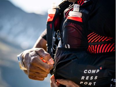 Kamizelka COMPRESSPORT UltRun Pack Evo, 10 l, nadruk cukier/lód